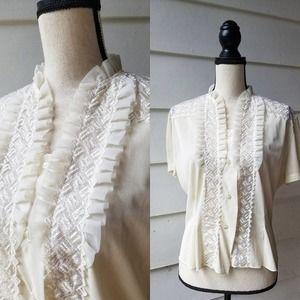 1940s Ivory Ruffle and Lace Blouse || Clear Buttons || Large